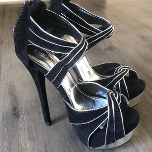 Brand new. Heeled sandals